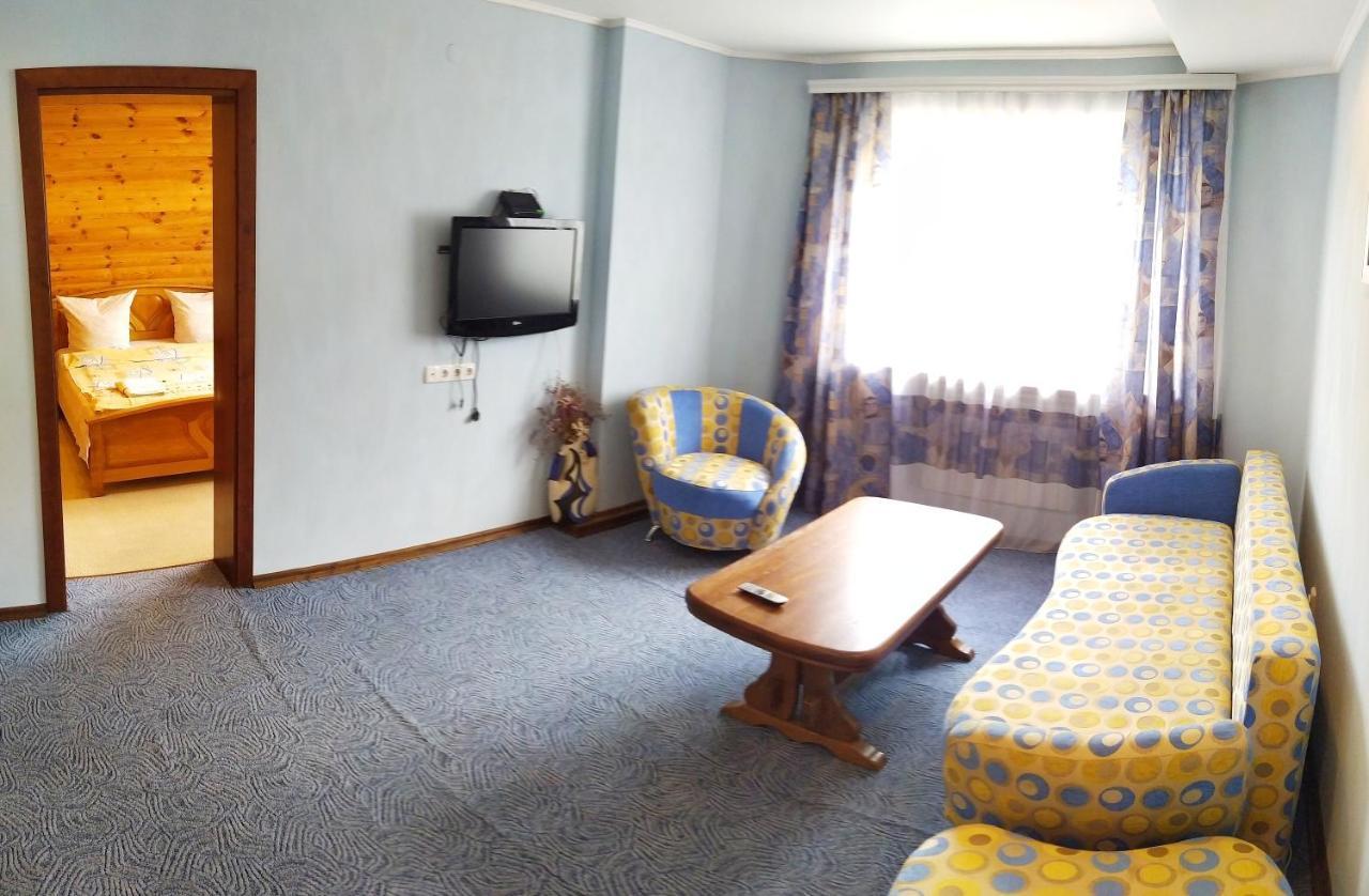 Guest House Shafran ยาเรมชา ภายนอก รูปภาพ