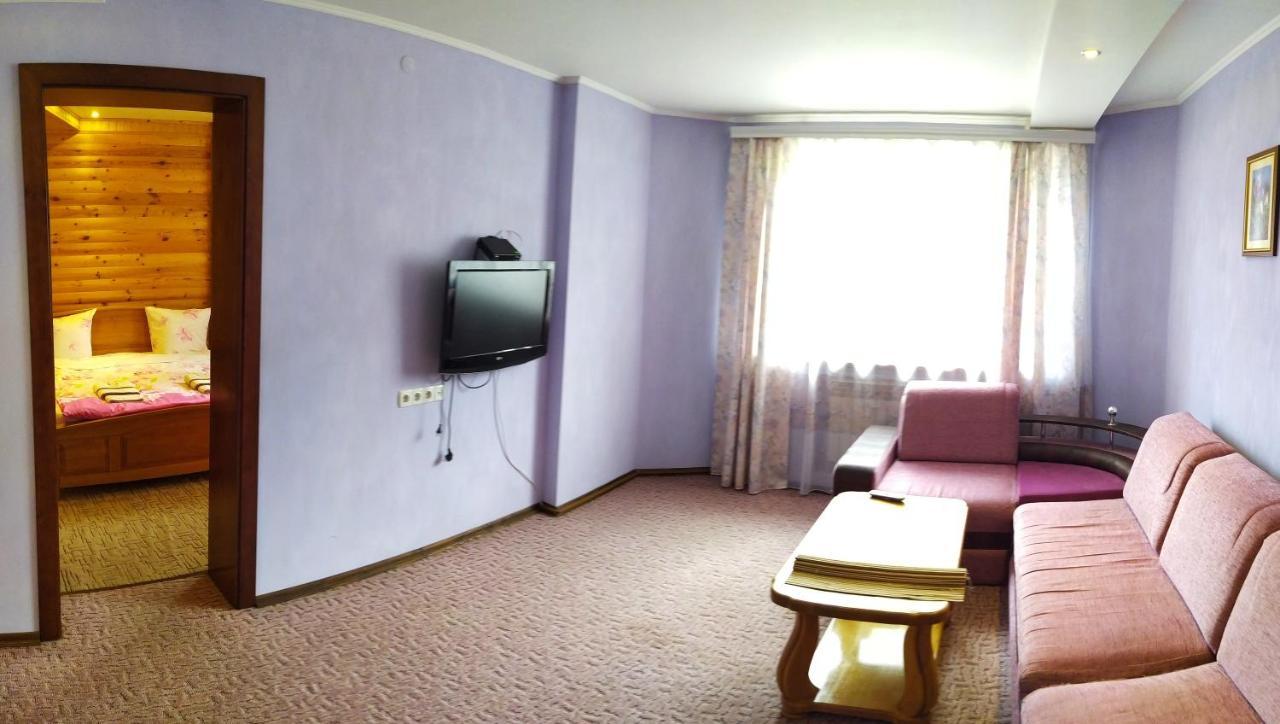 Guest House Shafran ยาเรมชา ภายนอก รูปภาพ