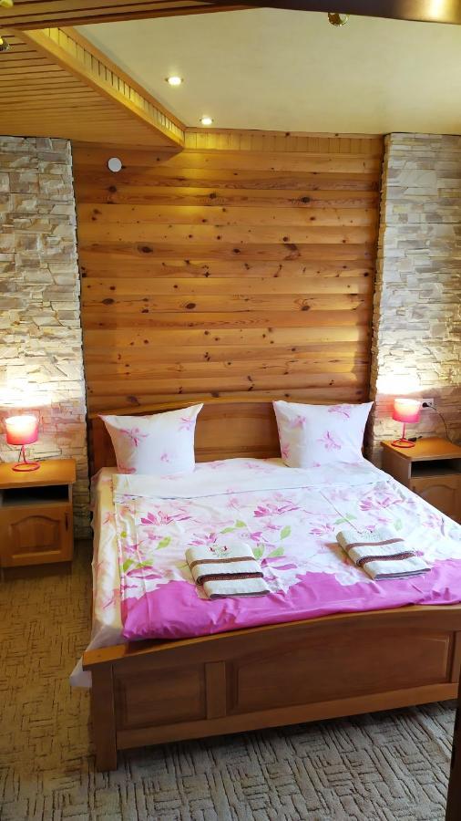 Guest House Shafran ยาเรมชา ภายนอก รูปภาพ