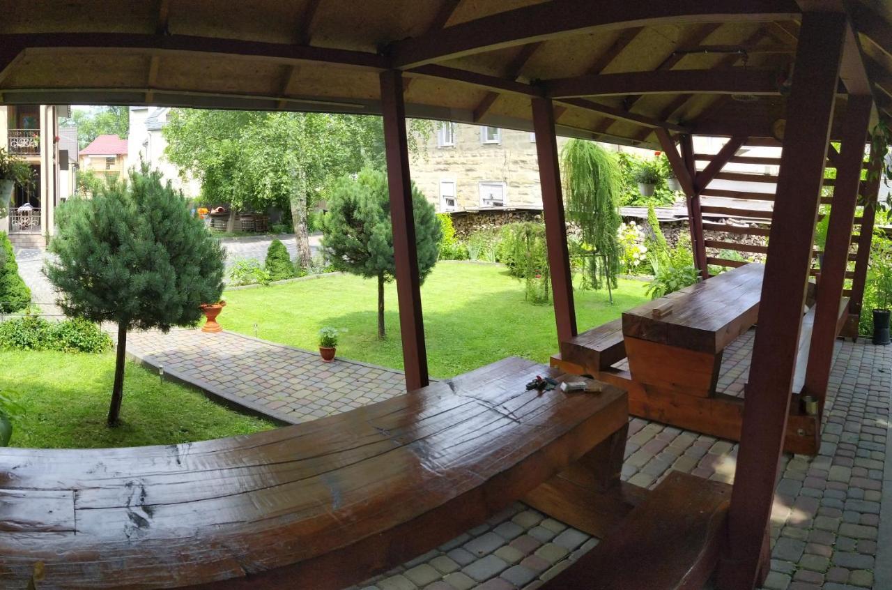 Guest House Shafran ยาเรมชา ภายนอก รูปภาพ