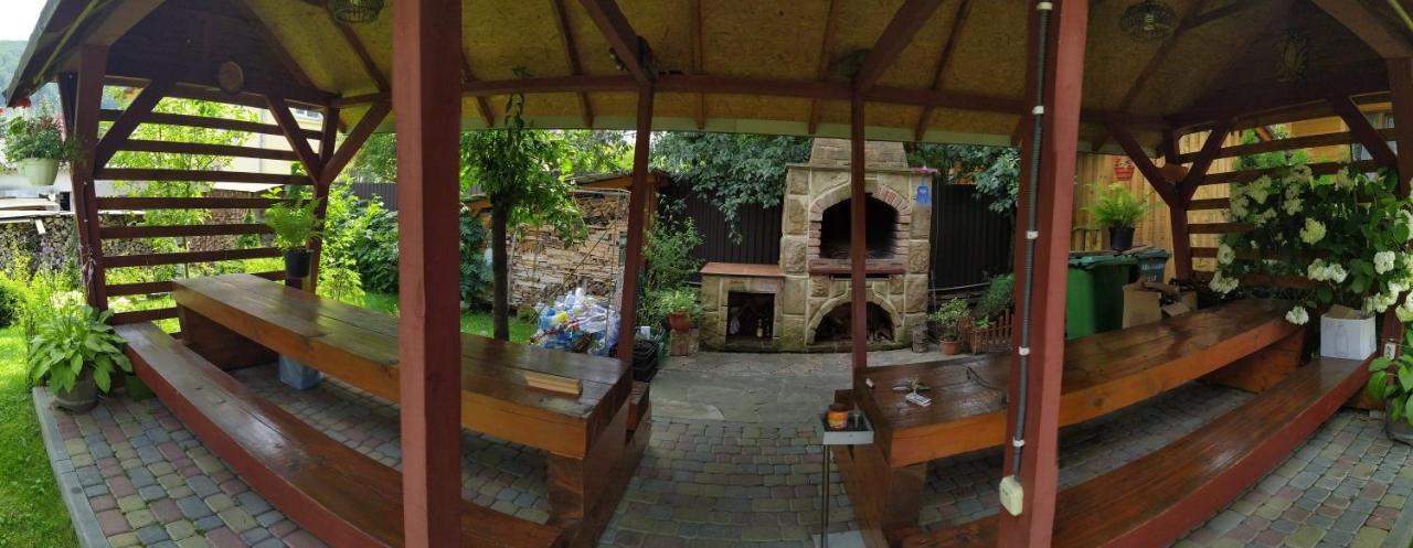 Guest House Shafran ยาเรมชา ภายนอก รูปภาพ